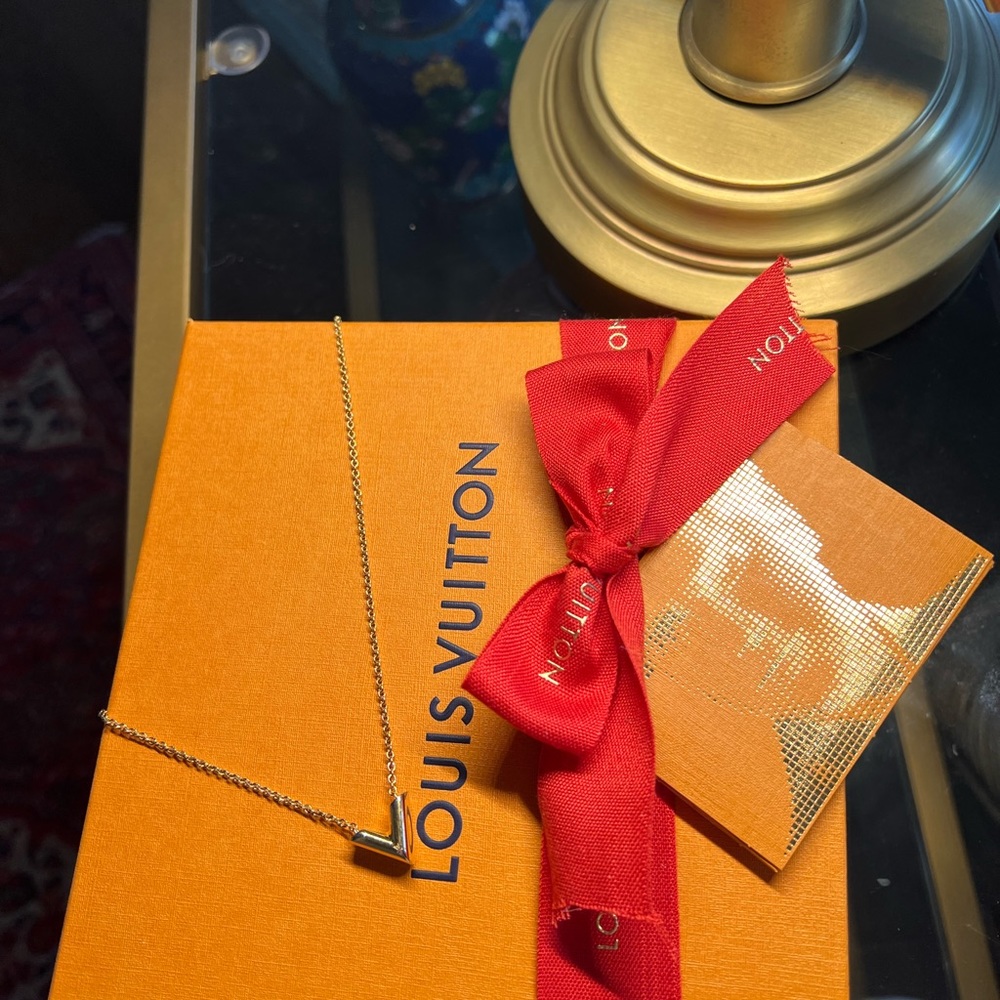 Authentic Louis Vuitton Essential V